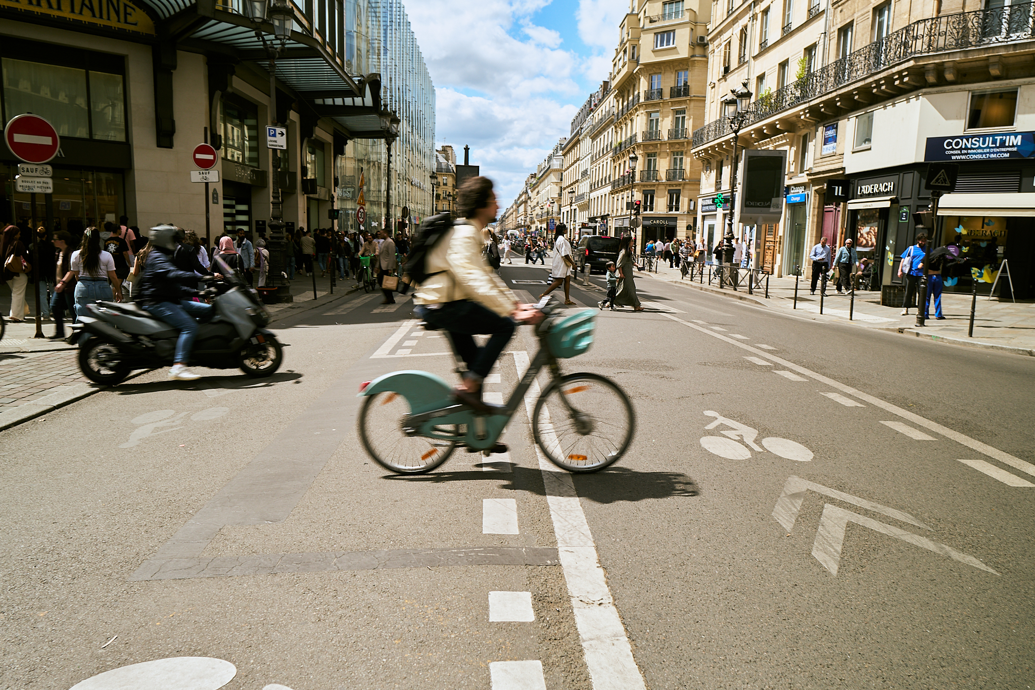 Cyclist riding through a busy Paris street
